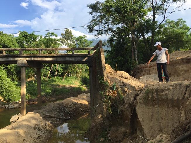 tt hue cau lang hu hong nghiem trong nguoi dan dieu dung khong co lo i di