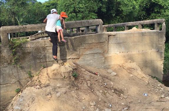 tt hue cau lang hu hong nghiem trong nguoi dan dieu dung khong co lo i di