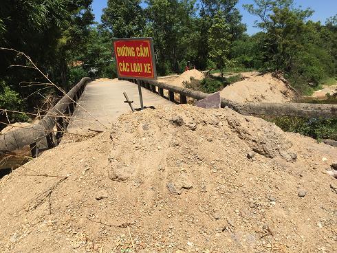 tt hue cau lang hu hong nghiem trong nguoi dan dieu dung khong co lo i di