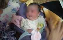 nghe an be so sinh con nguyen day ron bi bo roi tai nghia trang trong ngay mua gio