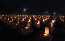 hon 11000 ngon nen duoc thap tri an cac anh hung liet sy tai nghia trang viet lao