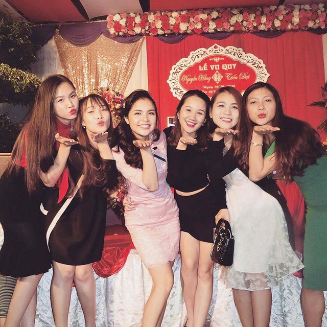 chan dung chi gai hoa minzy xinh dep tai nang noi tieng truoc em gai tu rat lau