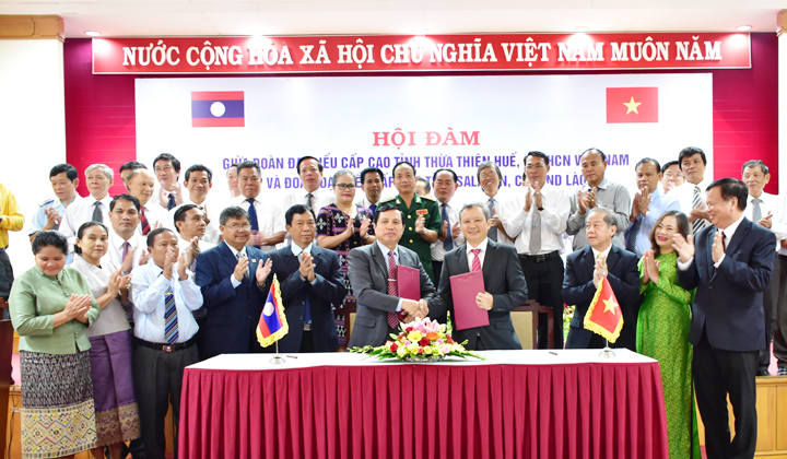 hoi dam giua hai doan dai bieu cap cao tinh thua thien hue va salavan