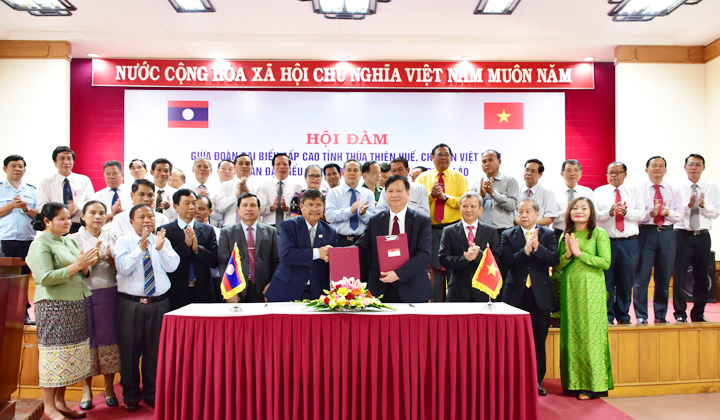 hoi dam giua hai doan dai bieu cap cao tinh thua thien hue va salavan