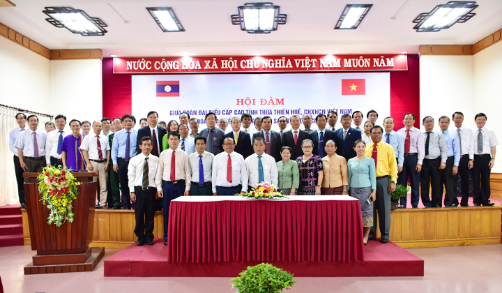 hoi dam giua hai doan dai bieu cap cao tinh thua thien hue va salavan