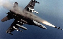 ai dang tan cong syria my tho nhi ky va israel thi nhau ban ha chien dau co cua assad