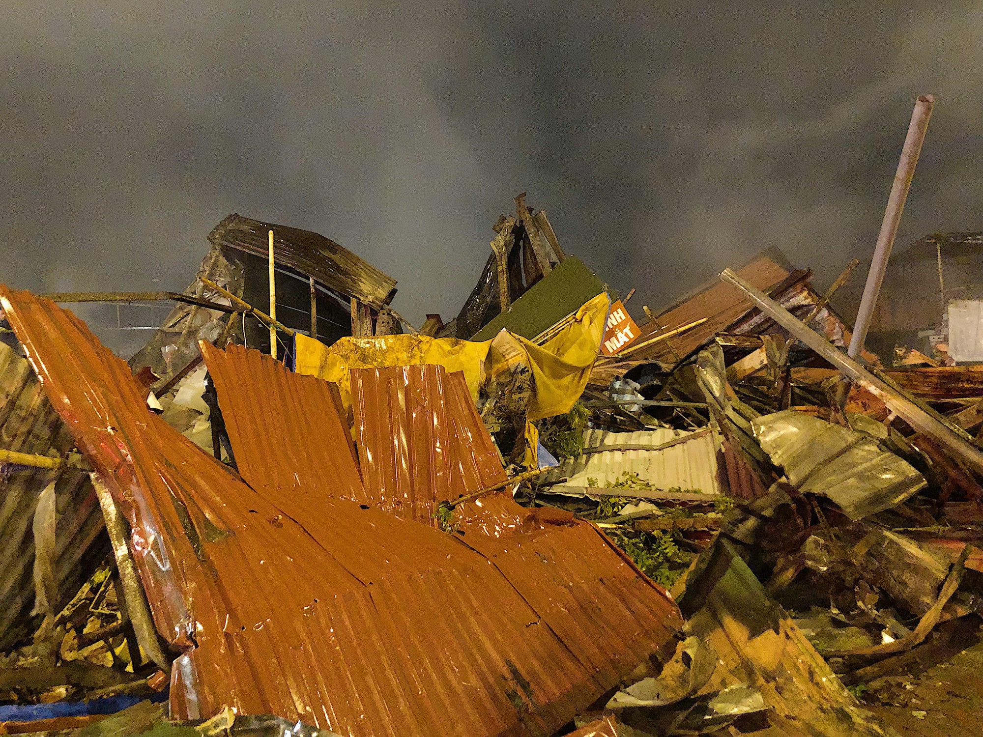 xot xa canh tieu thuong soc den ngat xiu sau vu chay cho gao chung toi khong lam duoc gi ca chi khoc thoi