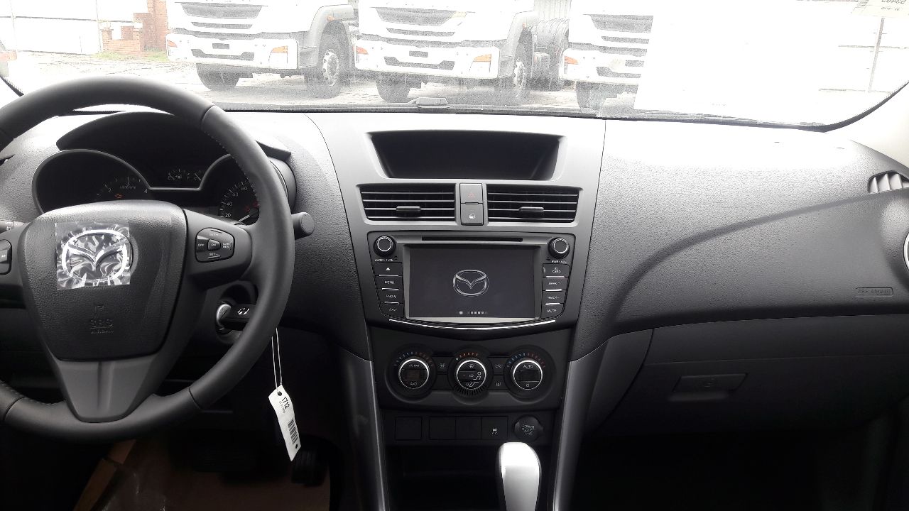 nhung trang bi noi bat tren mazda bt 50 moi sap ra mat