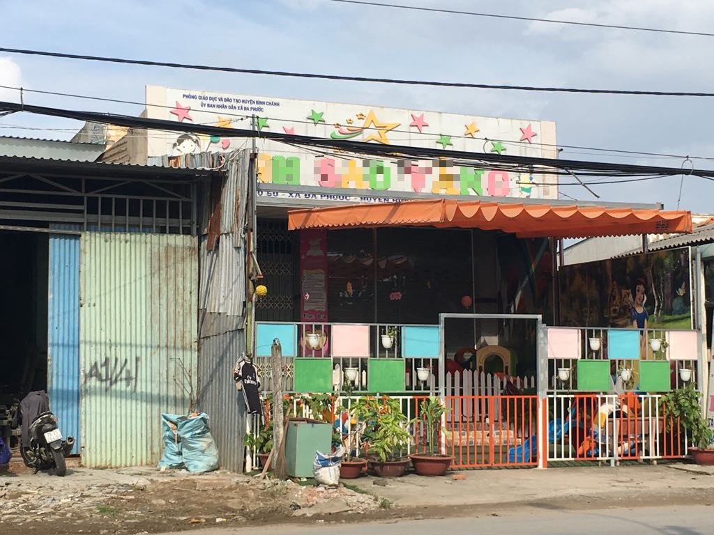 vu be gai 5 tuoi bi co giao mam non tat sung mat nghi nut xuong ham dinh chi co so mam non dua be gai di giam dinh