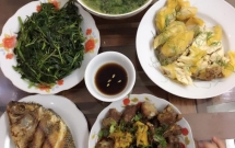 lay chong xong lai cham chi may mo nau an co vo thich an thit ga khoe hinh anh mam com hang ngay duoc chi em tam tac khen ngoi