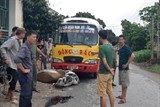 thanh hoa va cham voi xe buyt dong bac 1 nguoi bi thuong nang