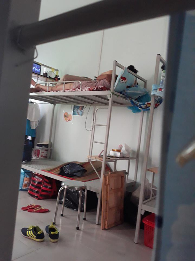 doi nam nu tren giuong ky tuc xa khien ban cung phong buc xuc dan mang ngan ngam