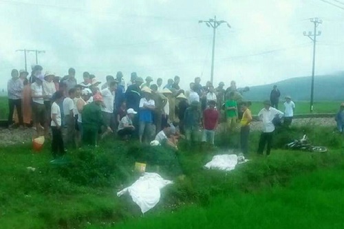 thanh hoa co bang qua duong sat vo chong bi tau hoa tong tu vong