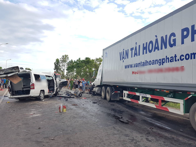 anh hien truong vu xe ruoc dau gap tai nan tham khoc khien chu re va 12 nguoi tu vong