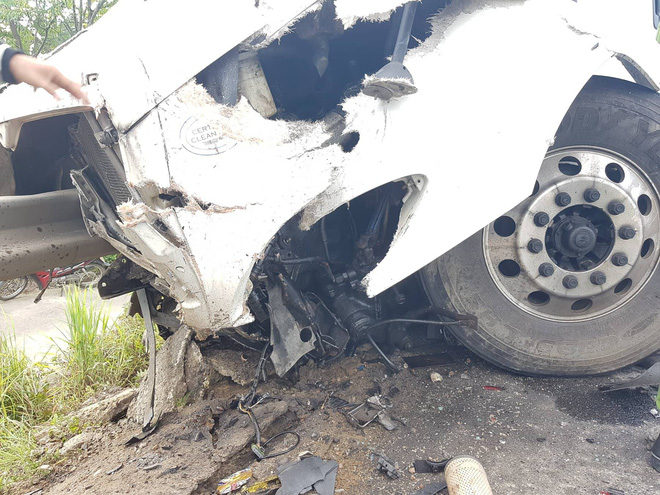 anh hien truong vu xe ruoc dau gap tai nan tham khoc khien chu re va 12 nguoi tu vong