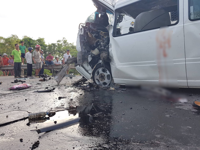 anh hien truong vu xe ruoc dau gap tai nan tham khoc khien chu re va 12 nguoi tu vong