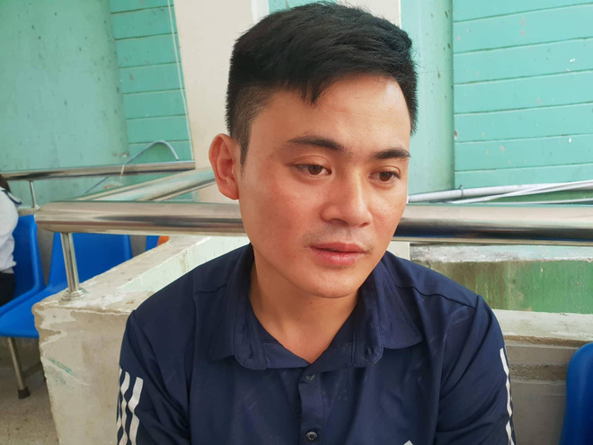 nguoi dan ong cho sinh le chay theo xe ruoc dau dau don vo toi tu vong ngay tren xe toi dap pha kinh de tim con gai