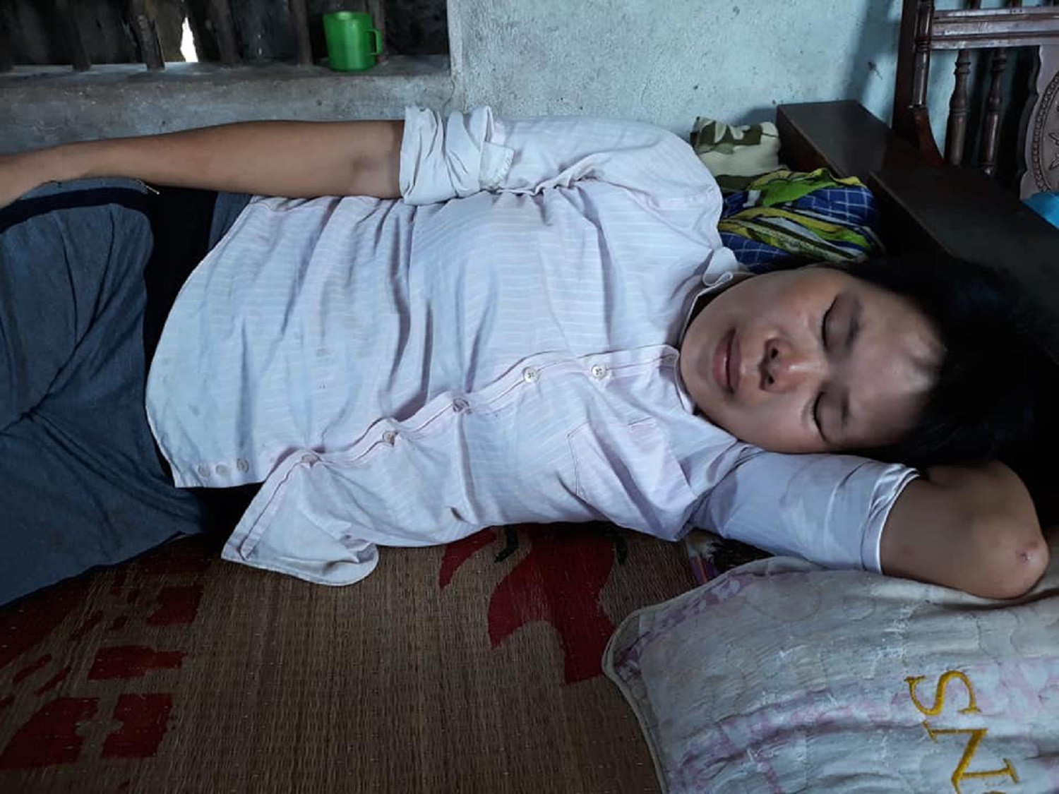 tam nguyen cuoi cua nguoi phu nu phat hien ung thu mau sau ly hon ganh nang 2 con tho cung cha me gia tan tat