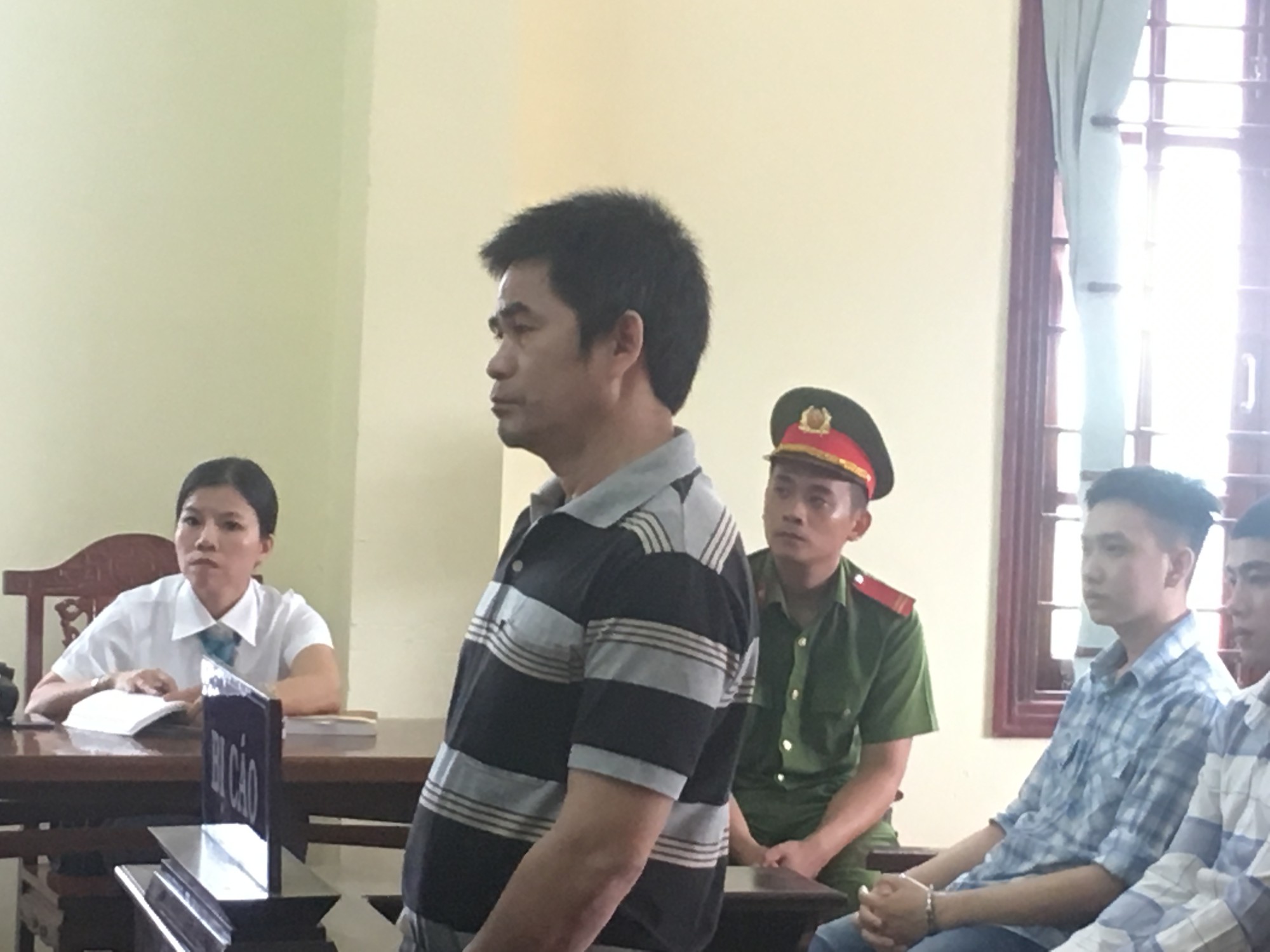 giet em gai nhan tinh vi bi ngan cam tinh cam bang 16 nhat dao ga dan ong thoat an tu hinh