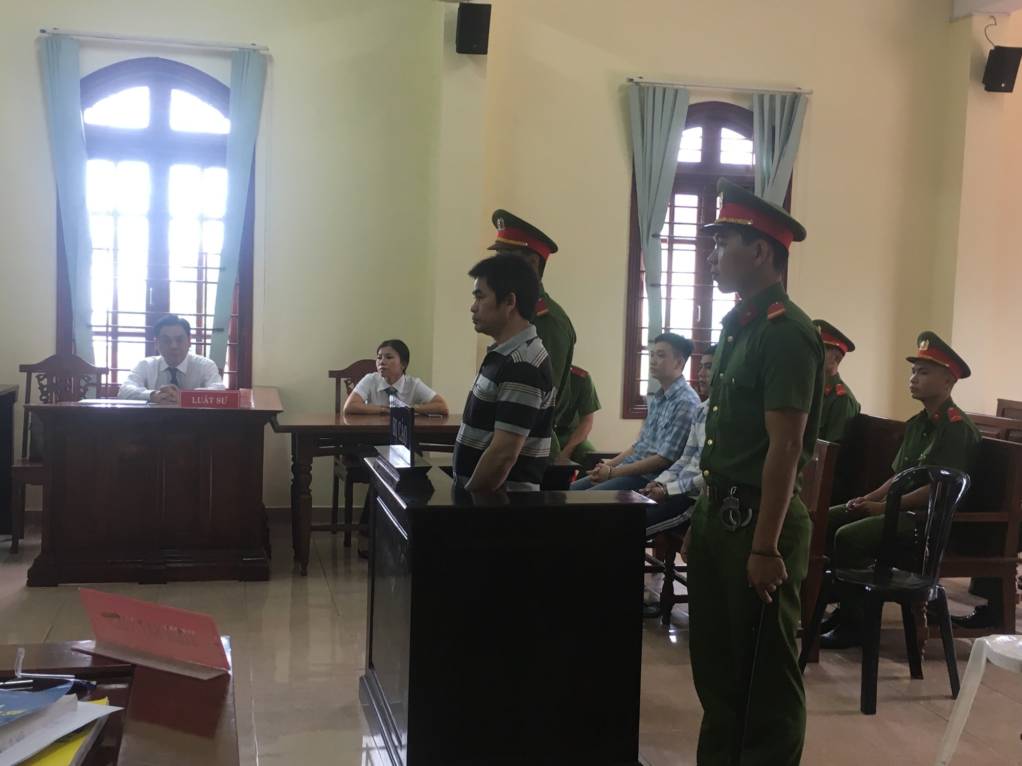 giet em gai nhan tinh vi bi ngan cam tinh cam bang 16 nhat dao ga dan ong thoat an tu hinh