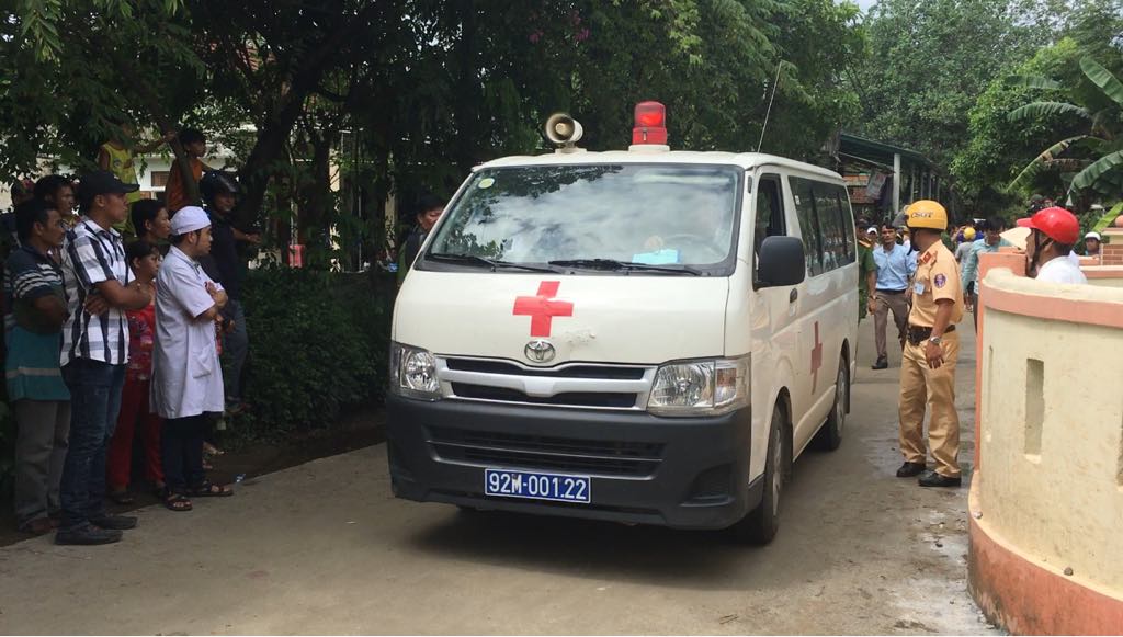 vu tai nan tham khoc ngay cuoi tang thuong bao trum ca gia dinh co 4 nguoi mat