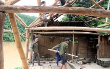 nguoi dan nghe an voi va thao nha di tan khi thuy dien ban ve xa lu