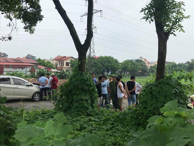 ha noi bang hoang phat hien nam thanh nien tu vong canh chiec xe may ben goc cay