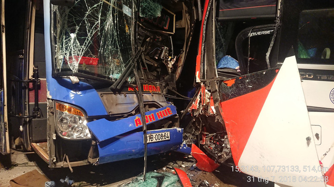 quang nam hai xe khach doi dau kinh hoang giua deo nhieu nguoi la het so hai