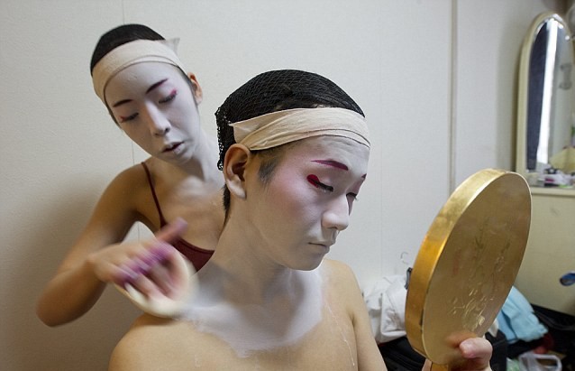 bi mat the gioi geisha nhat ban tu mot net van hoa lau doi ren luyen kho cuc den ngo nhan mua vui cua the gioi