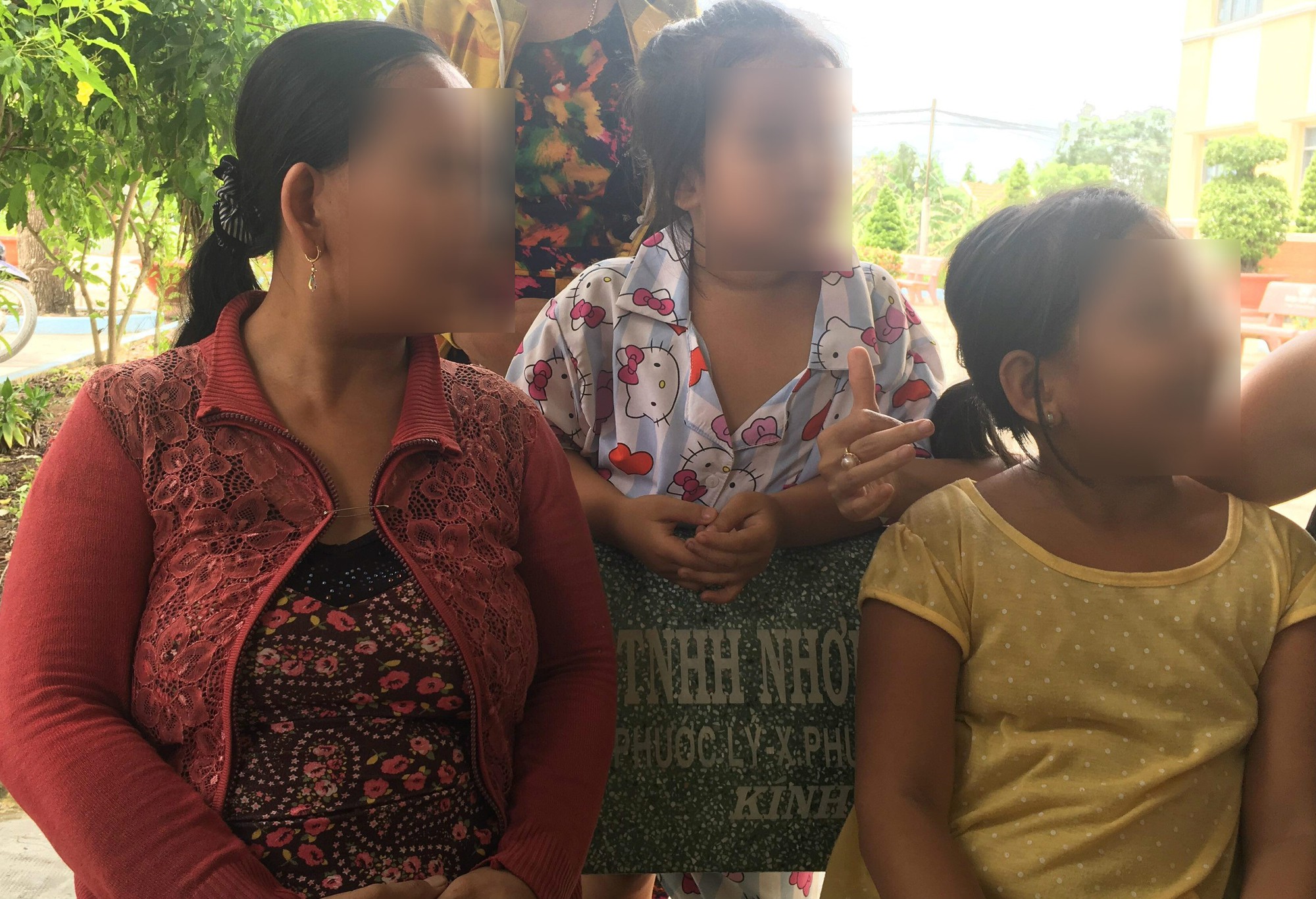 vu bo ruot xam hai con 9 tuoi o long an be bi xam hai 5 lan 2 be gai hang xom cung la nan nhan