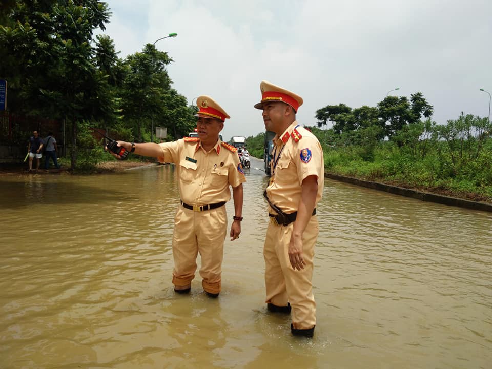 ha noi hoi chi em ninja bang qua cho ngap bang xe csgt