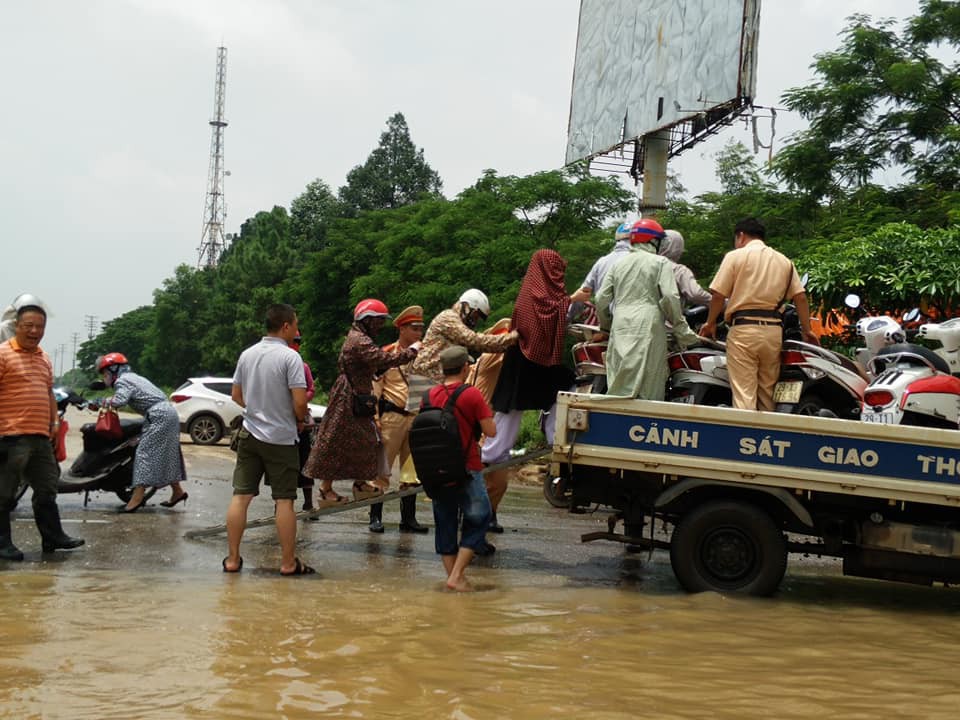 ha noi hoi chi em ninja bang qua cho ngap bang xe csgt