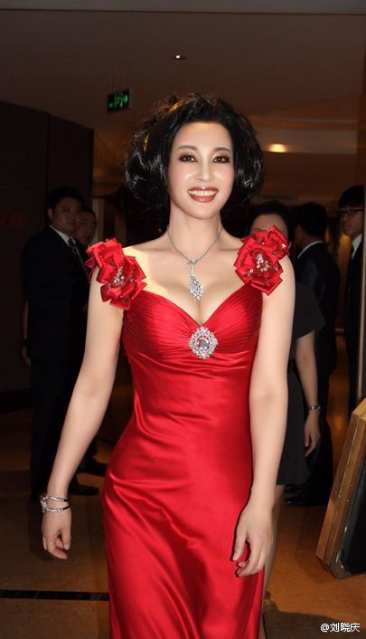 chan dung 2 nang vo tac thien nong bong quyen luc hang dau trung quoc dinh be boi tron thue