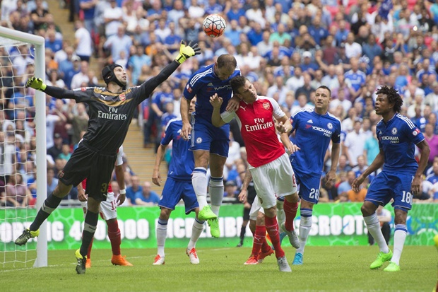 petr cech khien fan chelsea chet lang