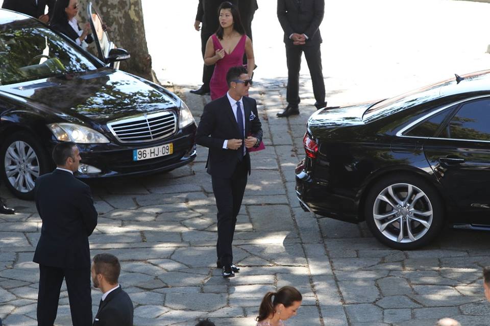 ronaldo sang chanh mua ca hon dao tang chu re mendes