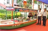 mot nong dan lap ban 6 thuyen du lich nang luong mat troi