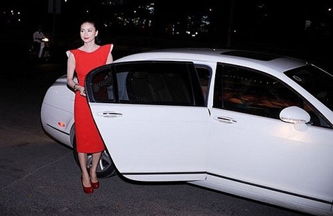 csgt phat hien kieu nu di sieu xe bien so gia