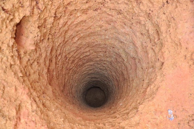 nhom tho dao gieng cuu be gai do la viec nghia can phai lam ngay