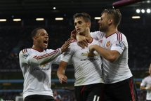 vuot qua aston villa mu tam dan dau ngoai hang anh