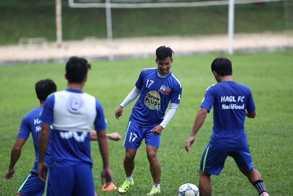 bau duc tiet lo ly do thay hlv guillaume graechen