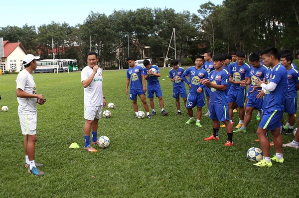 bau duc tiet lo ly do thay hlv guillaume graechen