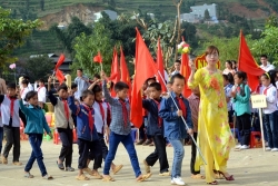 hoc sinh phu huynh ung ho khai giang dong loat tren ca nuoc