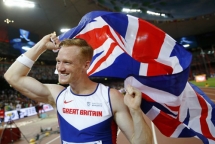 tu cau thu bong da den ky luc dien kinh