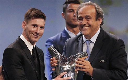 vuot qua dong doi kinh dich messi doc chiem ngai vang