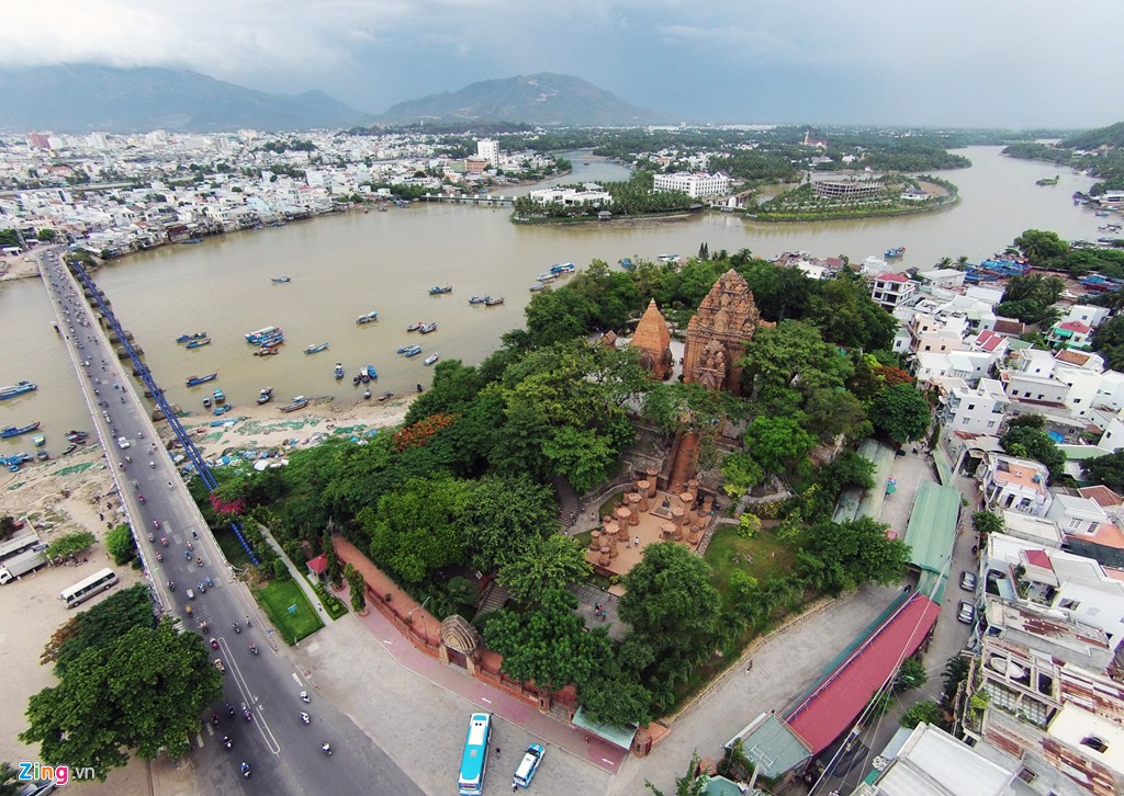 thanh pho bien dep nhat viet nam nhin tu tren cao