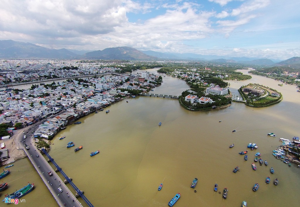 thanh pho bien dep nhat viet nam nhin tu tren cao