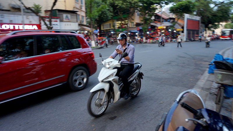 gioi tre viet me man choi pokemon go bat chap nguy hiem rinh rap