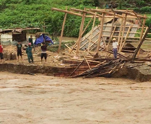 hoa binh thanh hoa bi thiet hai nang sau mua lon