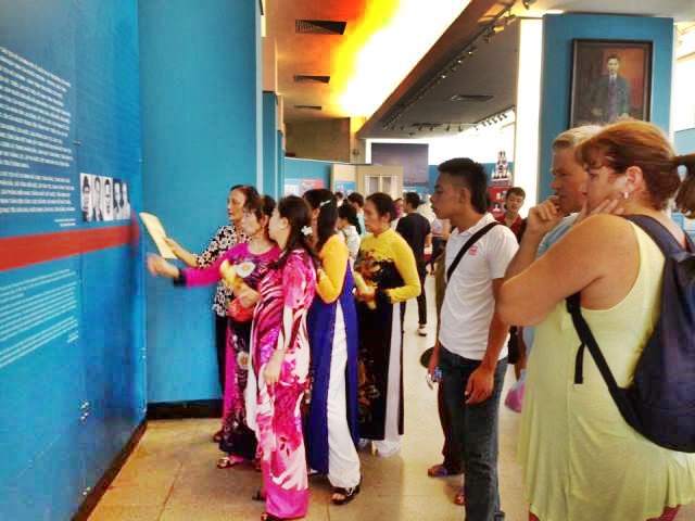 ha noi khai mac trien lam chu tich ho chi minh voi tinh huu nghi viet phap