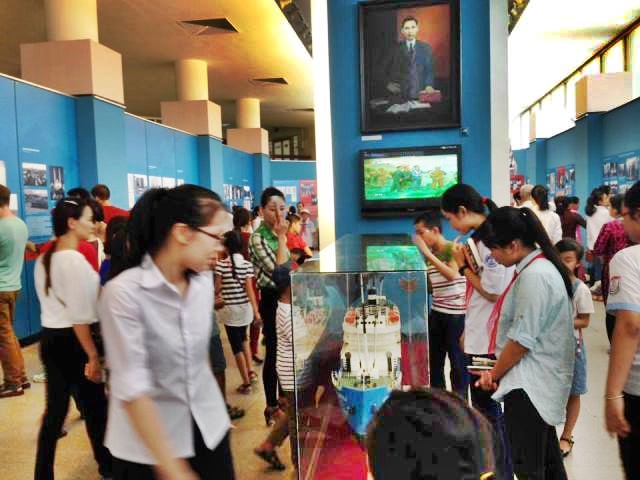 ha noi khai mac trien lam chu tich ho chi minh voi tinh huu nghi viet phap